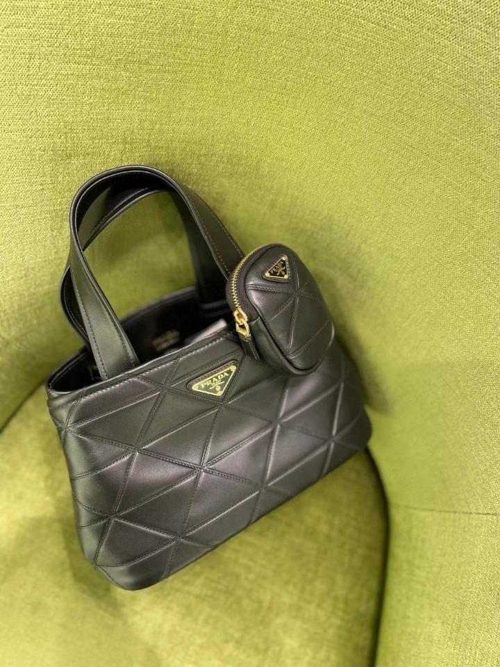 Prada Small Quilted Leather Tote Bag Black 1BG548 26x17x13.5cm-duoc-ban-tai-Hvip Bags and Accessories