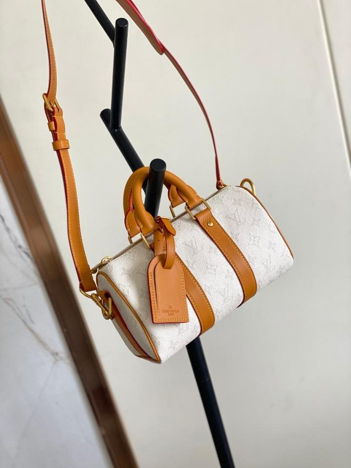 Louis Vuitton M15076
Túi Keepall Bandoulière 25 25*15*11CM-duoc-ban-tai-Hvip Bags and Accessories