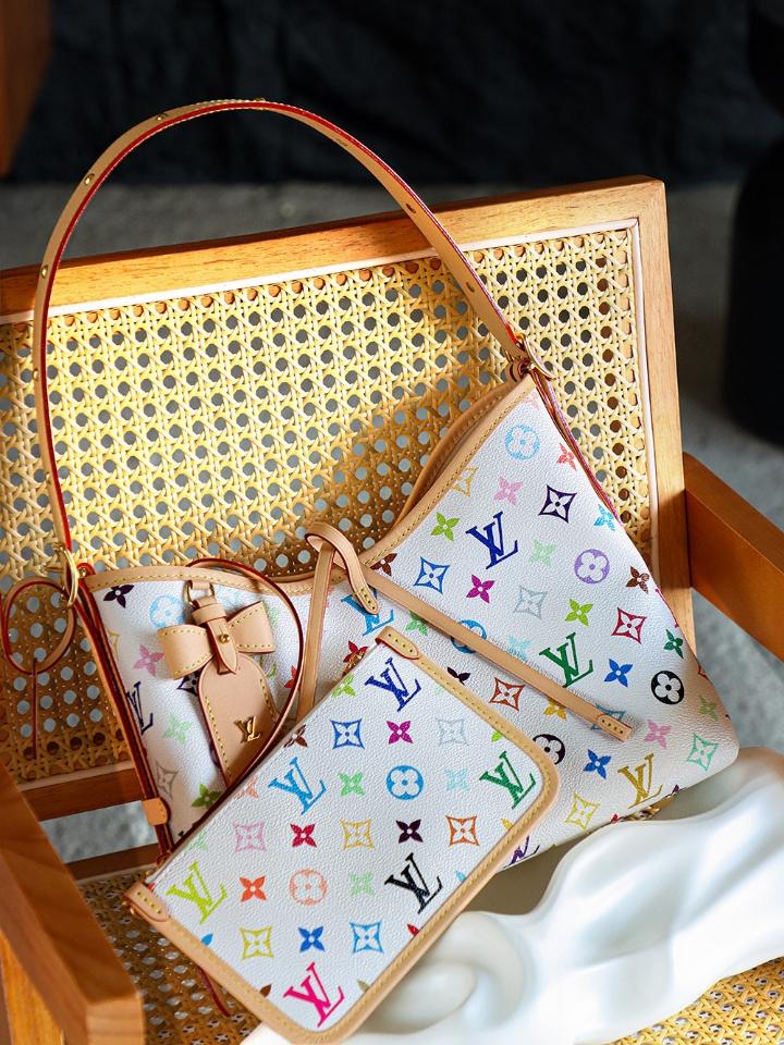 Louis Vuitton M13661
LV x TM CarryAll PM 24*12*29cm-duoc-ban-tai-Hvip Bags and Accessories