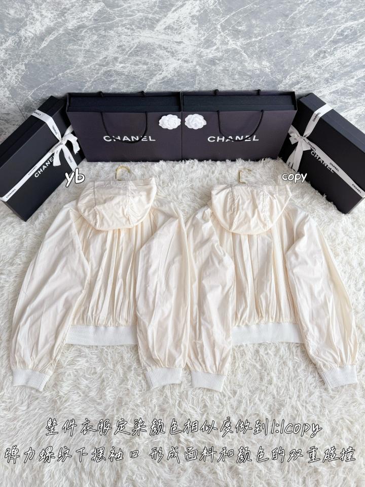 Chanel Coco Beach Jacket
 
Silk Taffeta 
White P78572-V70363-duoc-ban-tai-Hvip Shoes and Clothes
