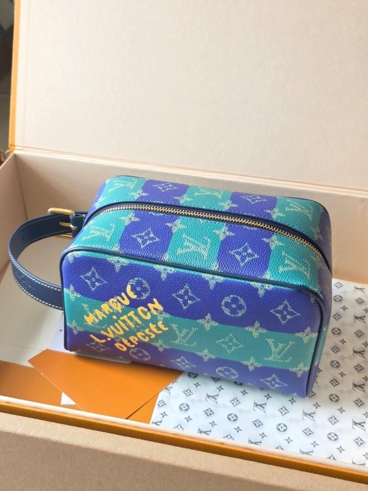 Louis Vuitton M25902
Locker Dopp Kit-duoc-ban-tai-Hvip Bags and Accessories