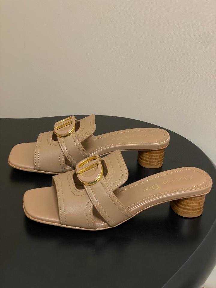 Dior 30 Montaigne Heeled Slide
Nude Calfskin
KCO374CFY 40mm (2)-duoc-ban-tai-Hvip Shoes and Clothes