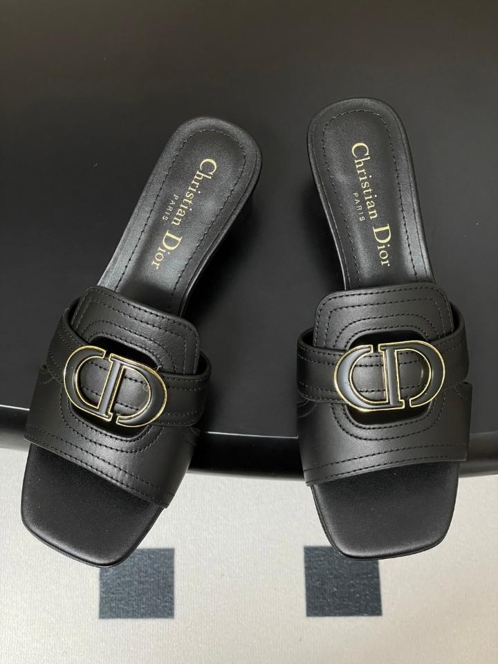 Dior 30 Montaigne Heeled Slide
Black Calfskin
KCQ883VEA_S900 40mm (2)-duoc-ban-tai-Hvip Shoes and Clothes