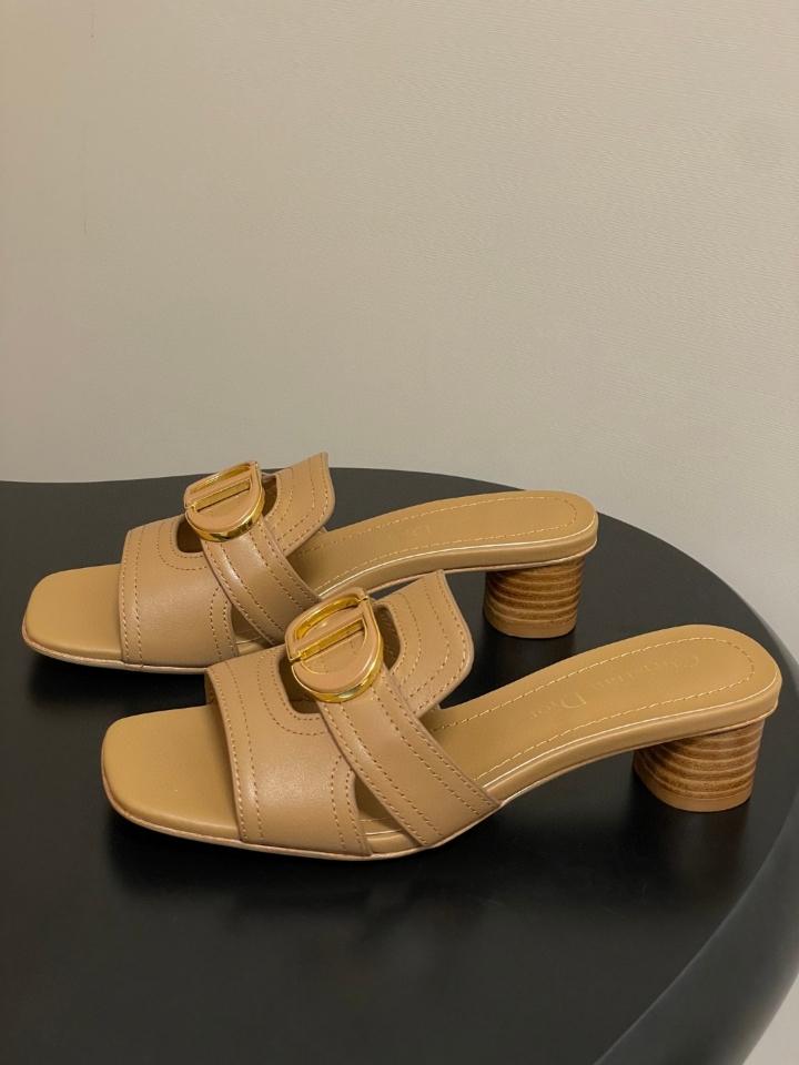 Dior 30 Montaigne Heeled Slide
Camel Calfskin
KCO374CFY_S17T 40mm (2)-duoc-ban-tai-Hvip Shoes and Clothes