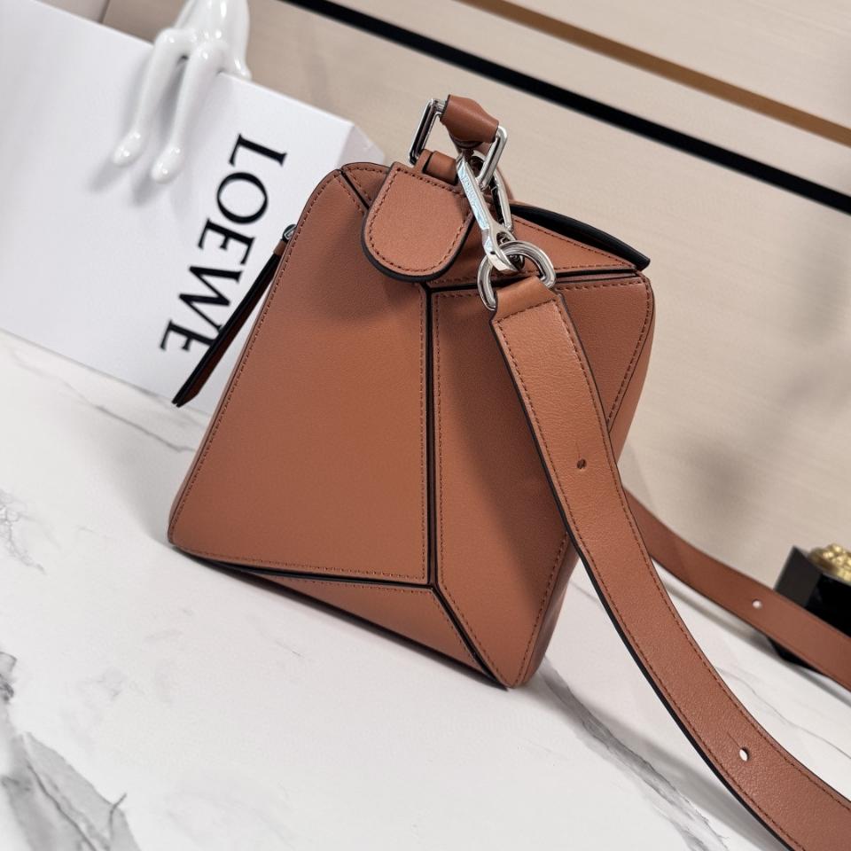 LƠEWE Large Featherlight Puzzle bag in nappa lambskin 36.5*19*23 cognac -duoc-ban-tai-Hvip Bags and Accessories