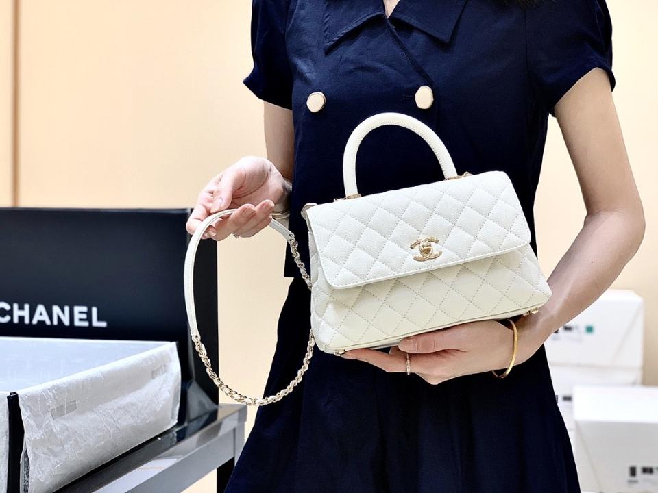 Chanel 22P small coco handle bag Grained calfskin ,Shiny gold tone metal ,white AS92990 23cm-duoc-ban-tai-Hvip Bags and Accessories