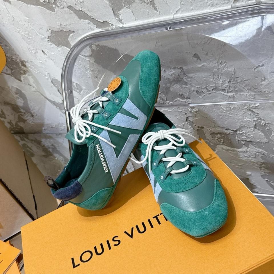 Louis Vuitton 1AHNDY
Giày LV Sneakerina (N1)-duoc-ban-tai-Hvip Shoes and Clothes