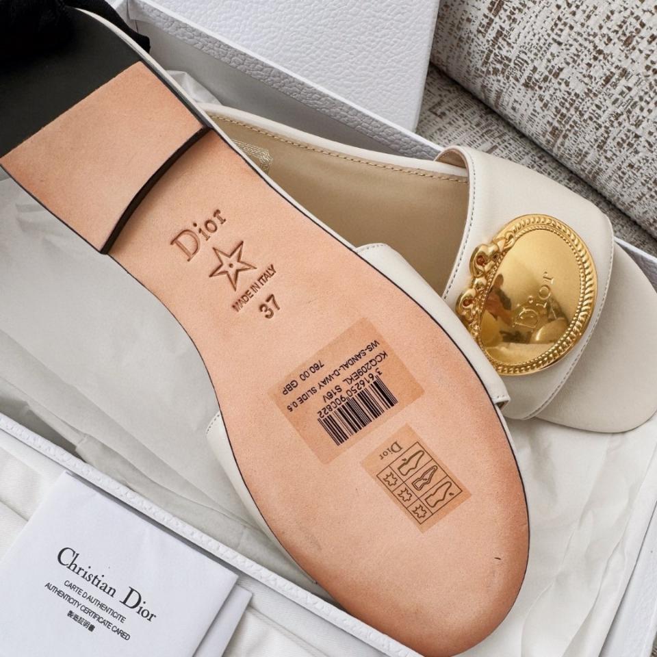 Dior Médaillon Buckle  Slide
White Lambskin -duoc-ban-tai-Hvip Shoes and Clothes