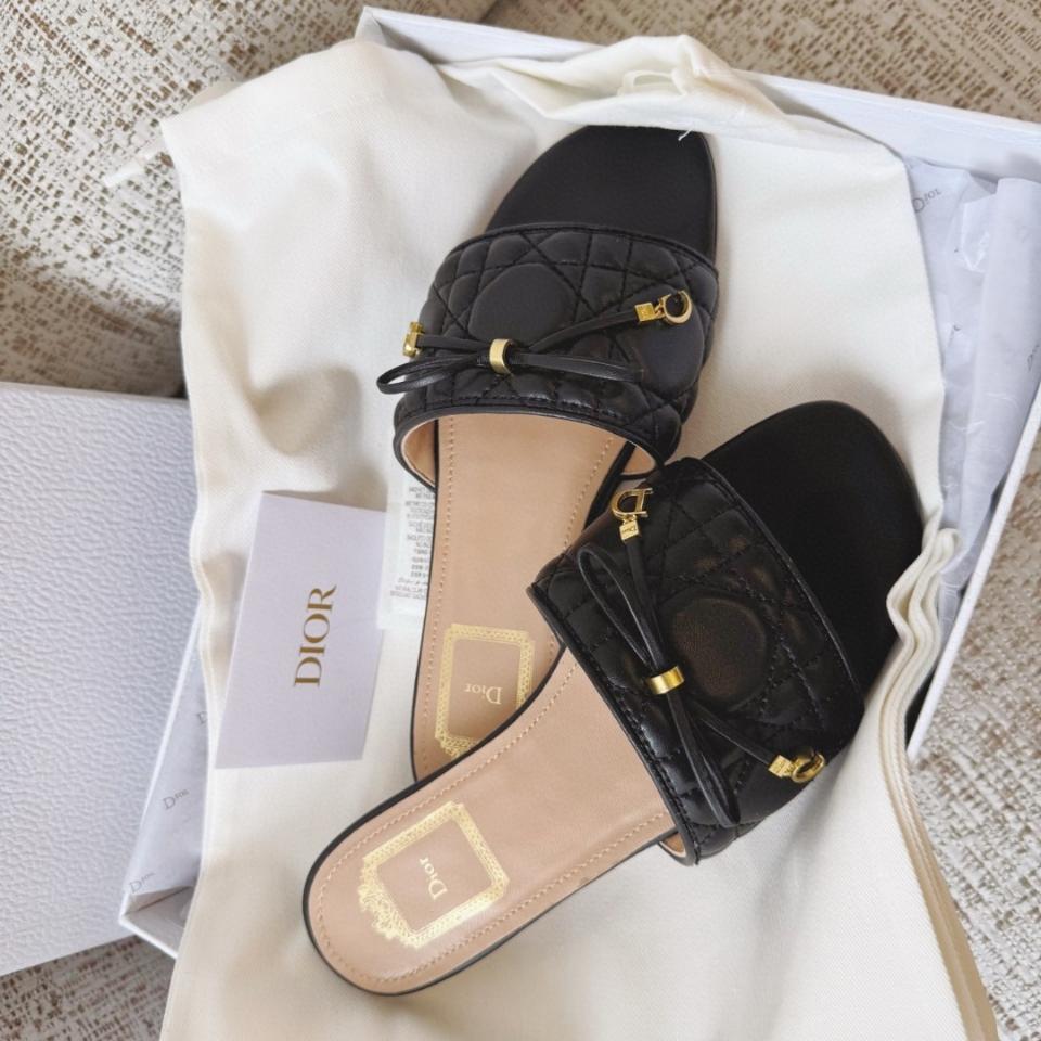 Dior Cannage Slide
Black Quilted Cannage Lambskin KCO545CQL-duoc-ban-tai-Hvip Shoes and Clothes