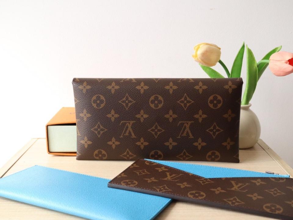 Louis Vuitton M12359
Kirigami Organizer-duoc-ban-tai-Hvip Bags and Accessories