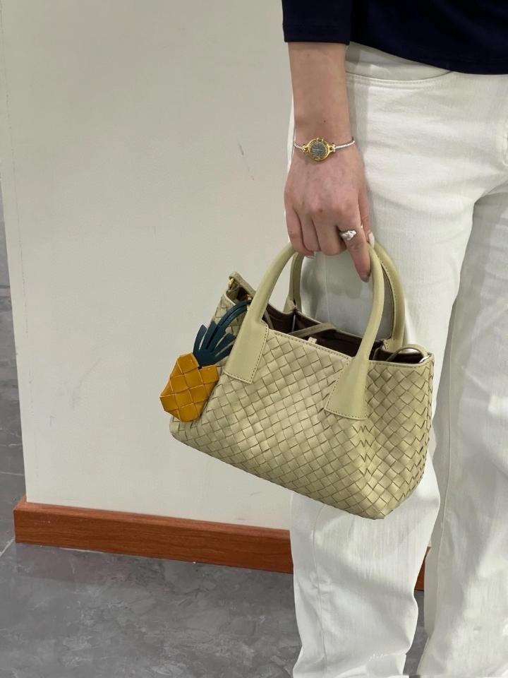 Bottega Veneta  Small Pinacoteca khakhi green  819004 15*24*12cm-duoc-ban-tai-Hvip Bags and Accessories