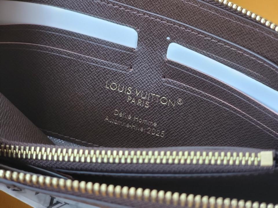 Louis Vuitton M26021
Zippy Wallet Horizontal-duoc-ban-tai-Hvip Bags and Accessories