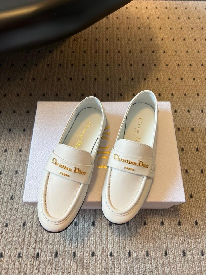 Dior Boy Loafer
White Supple Calfskin
 KDF039VSO_S03W (1)-duoc-ban-tai-Hvip Shoes and Clothes