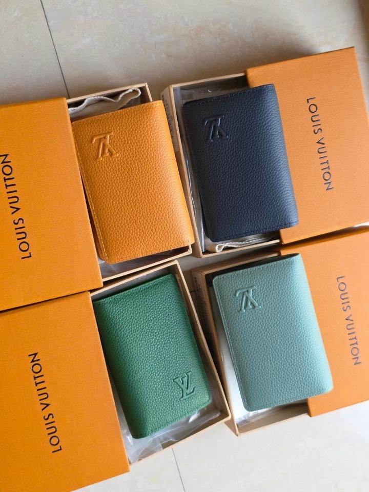 Louis Vuitton M25984
Ví Pocket Organizer-duoc-ban-tai-Hvip Bags and Accessories