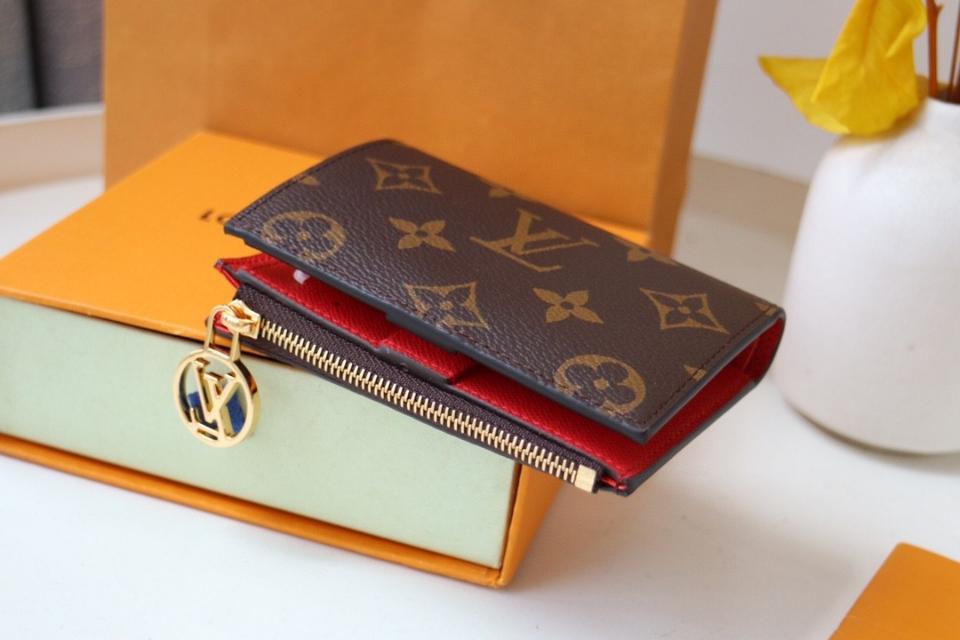 Louis Vuitton M11380
Lisa Wallet-duoc-ban-tai-Hvip Bags and Accessories
