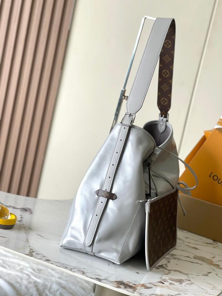Louis Vuitton M12583
Túi CarryAll Vibe MM 39x30x15cm L1-duoc-ban-tai-Hvip Bags and Accessories