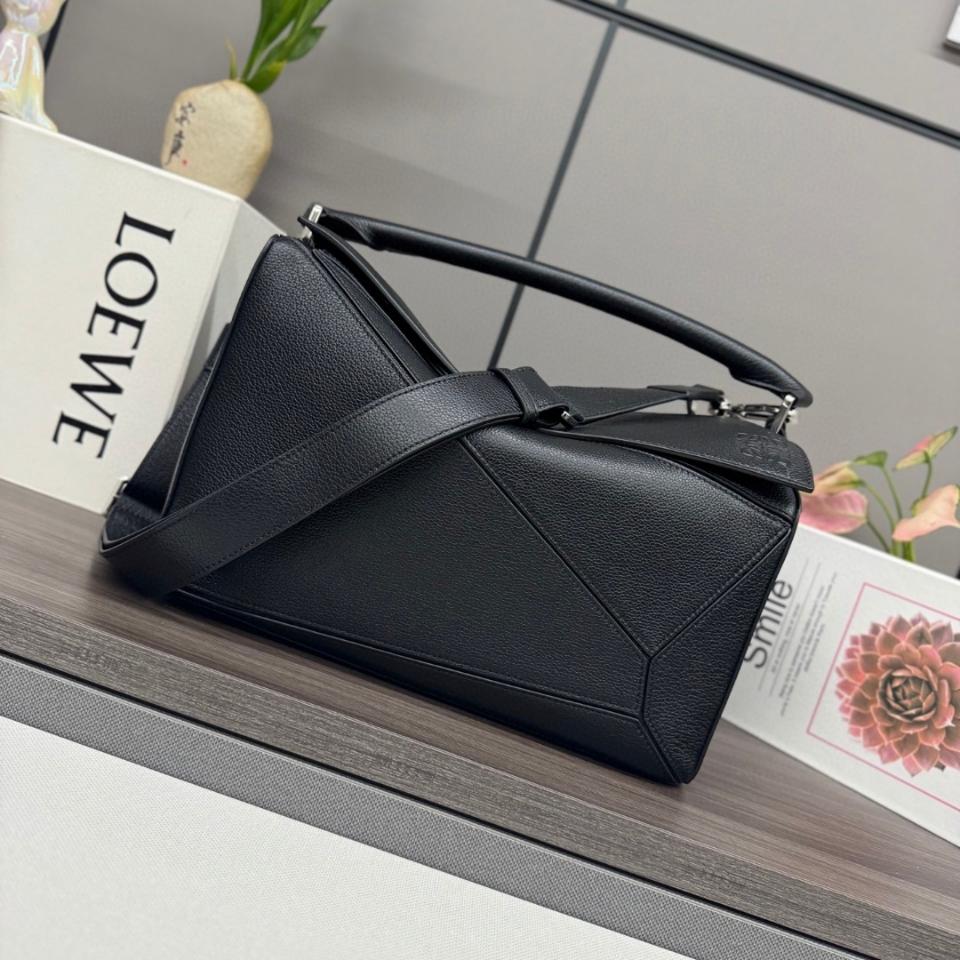Loewe Large Puzzle bag in supple grained calfskin B510PNLX03 black -duoc-ban-tai-Hvip Bags and Accessories