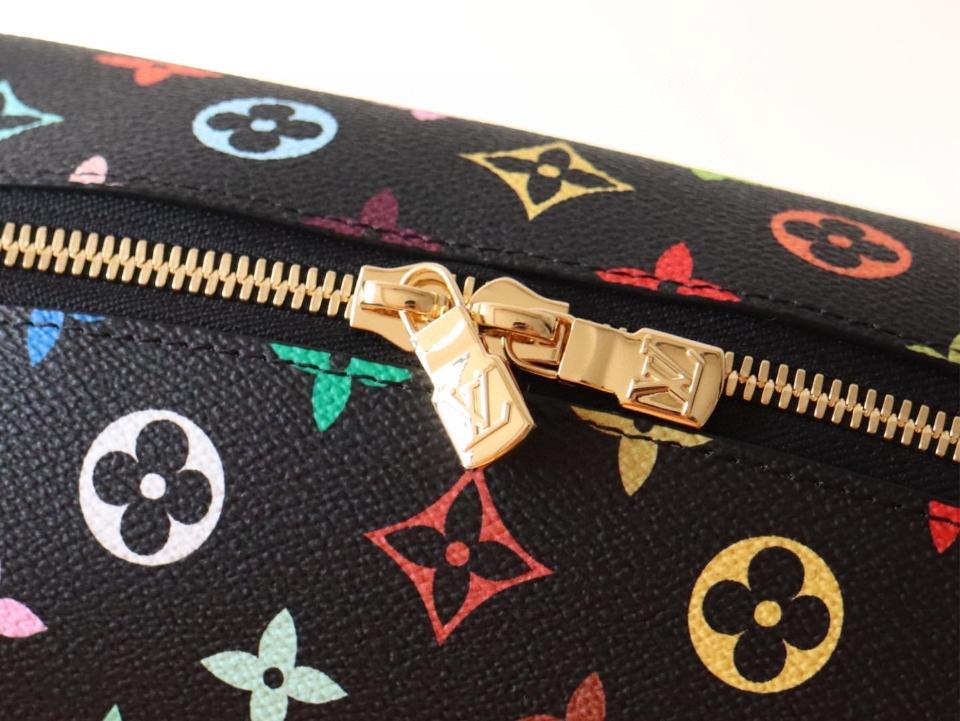Louis Vuitton M13743
LV x TM Cosmetic Pouch GM black -duoc-ban-tai-Hvip Bags and Accessories