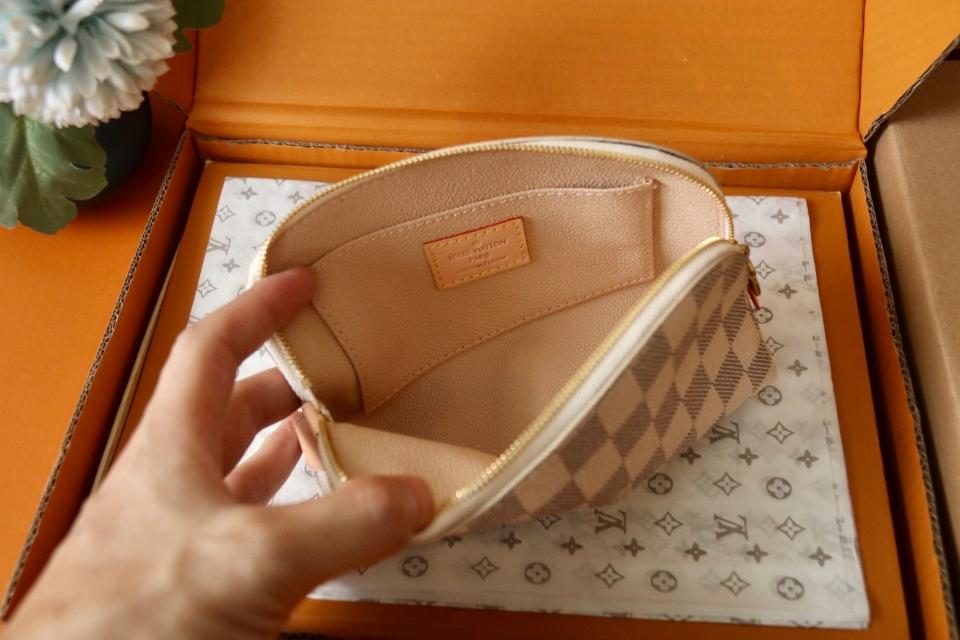 Louis Vuitton N60024
Cosmetic PM Pouch-duoc-ban-tai-Hvip Bags and Accessories
