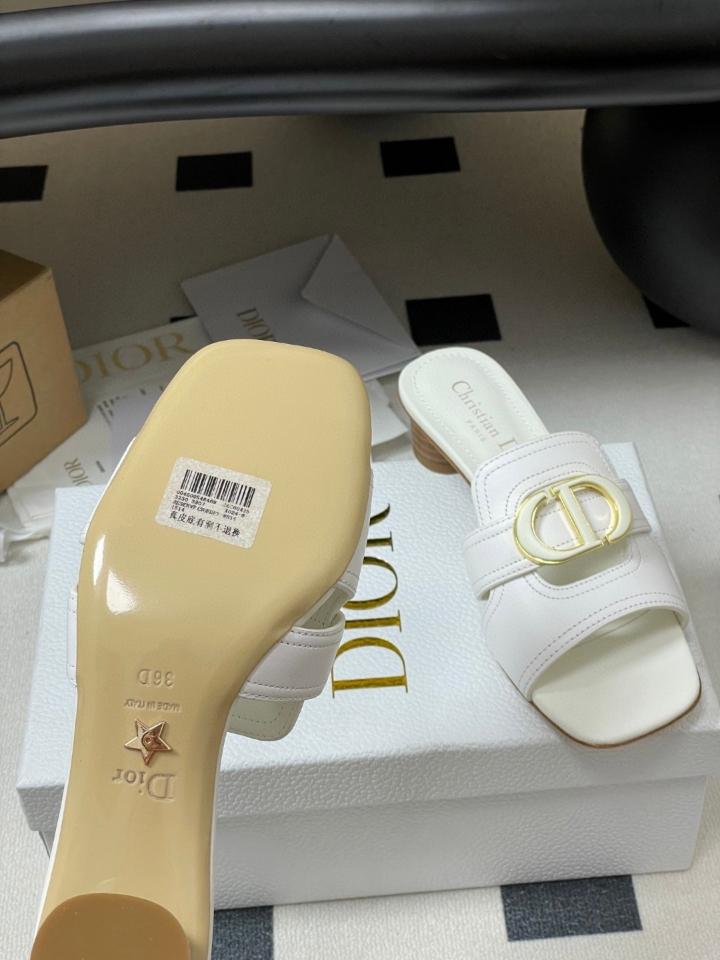 Dior 30 Montaigne Heeled Slide
White Calfskin
KCO374CFY 40mm (2)-duoc-ban-tai-Hvip Shoes and Clothes