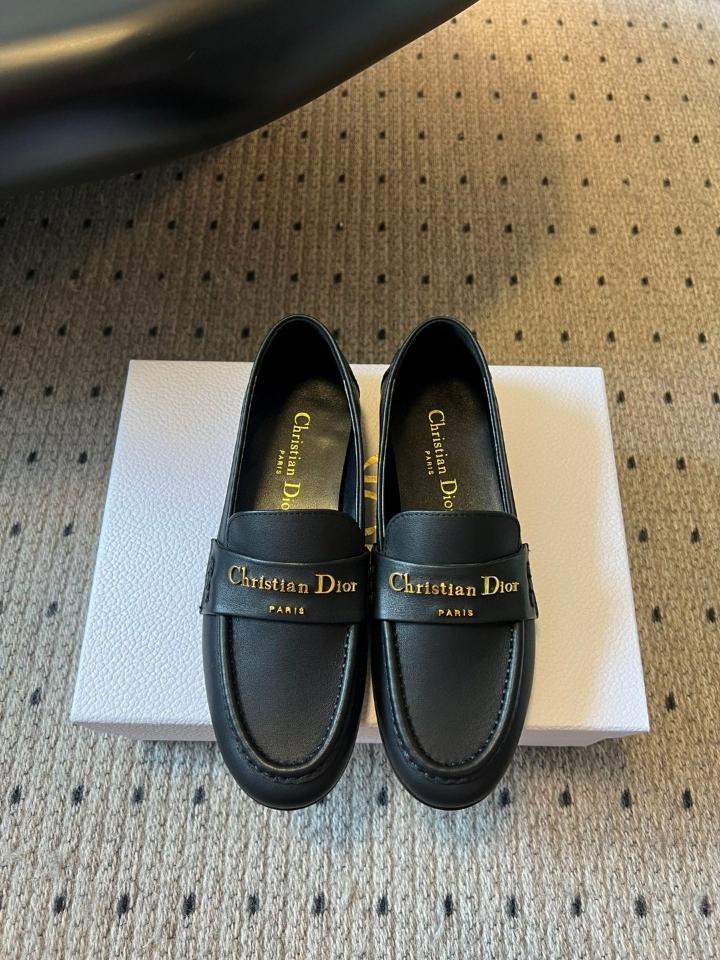 Dior Dior Boy Loafer
Black Supple Calfskin
KDF039VSO_S900 (1)-duoc-ban-tai-Hvip Shoes and Clothes