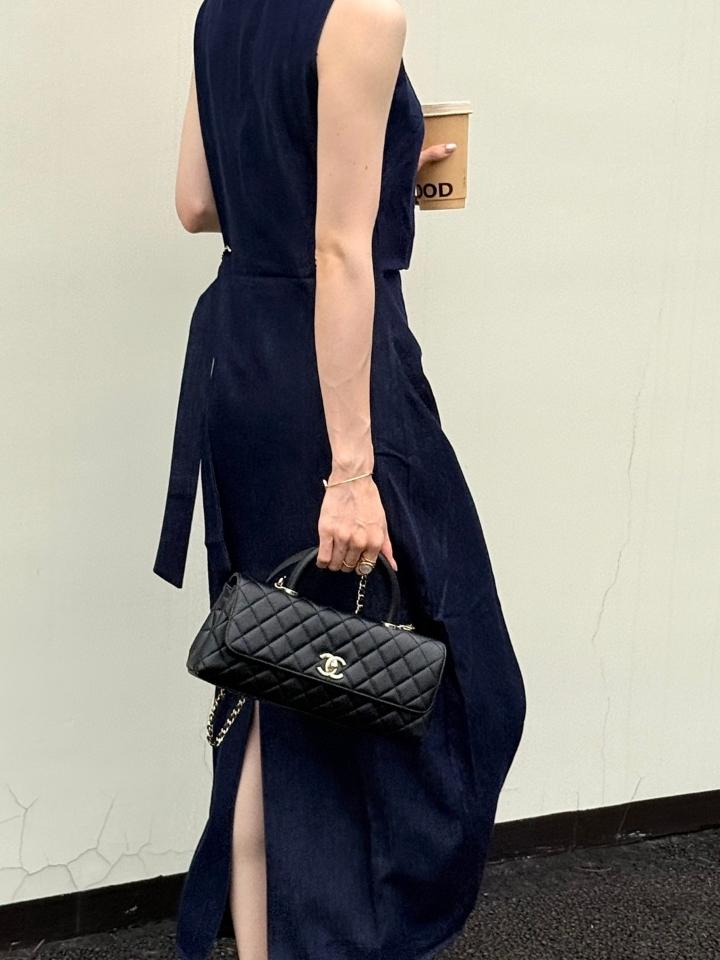 Chanel Maxi Flap Bag with Top Handle
Grained calfskin& Gold-Tone Metal 
Black AS6091 31×12×7cm-duoc-ban-tai-Hvip Bags and Accessories