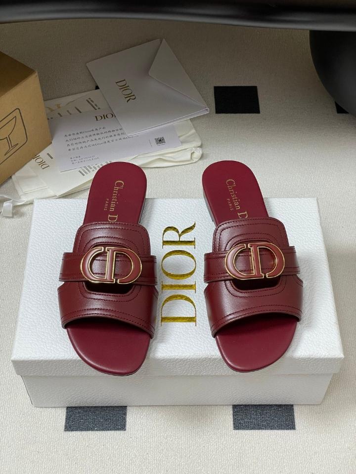DIOR 30 Montaigne Slide
Ruby Red Calfskin
 KCO373CFY_S39R (2)-duoc-ban-tai-Hvip Shoes and Clothes