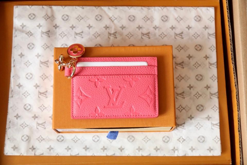 Louis Vuitton M13647
LV Charms Card Holder-duoc-ban-tai-Hvip Bags and Accessories