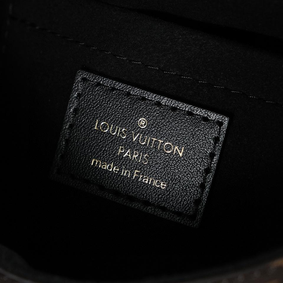 Louis Vuitton M82465
Túi Dạng Hộp Camera Box 𝟏𝟐.𝟓*𝟏𝟕.𝟔*𝟔𝐜𝐦-duoc-ban-tai-Hvip Bags and Accessories