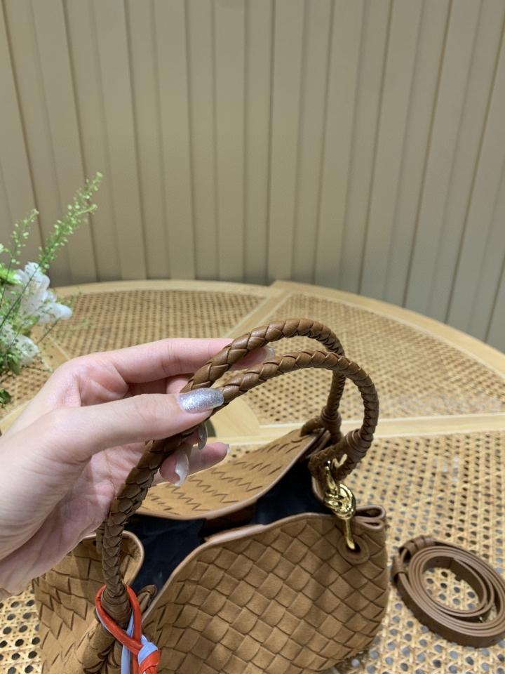 Bottega Veneta medium suede Parachute amber  835921 29.5x17.5x18.5cm -duoc-ban-tai-Hvip Bags and Accessories