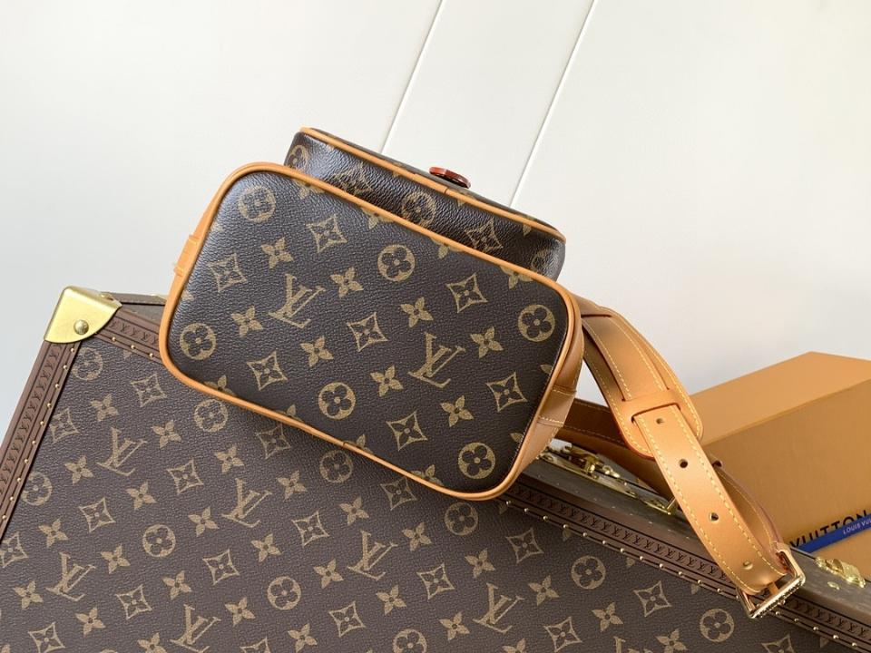 Louis Vuitton M14017
Fashion Show
Noé Cargo 24 x 16 x 22cm-duoc-ban-tai-Hvip Bags and Accessories