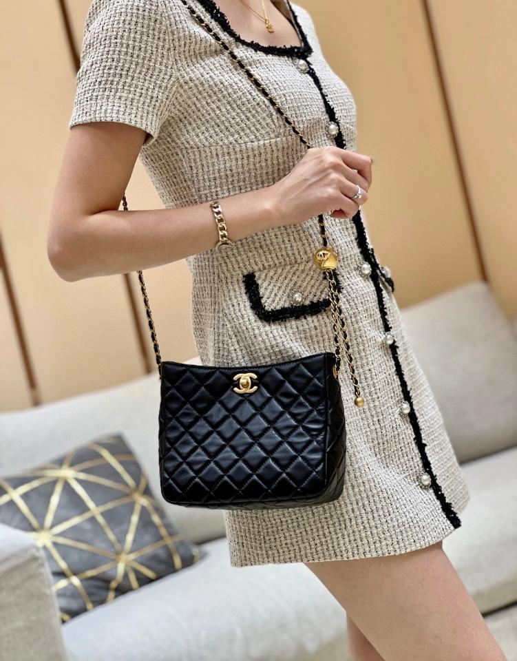 Chanel Small hobo shoulder bag lambskin Gold-Tone Metal Black  As3259 19x16x8cm-duoc-ban-tai-Hvip Bags and Accessories