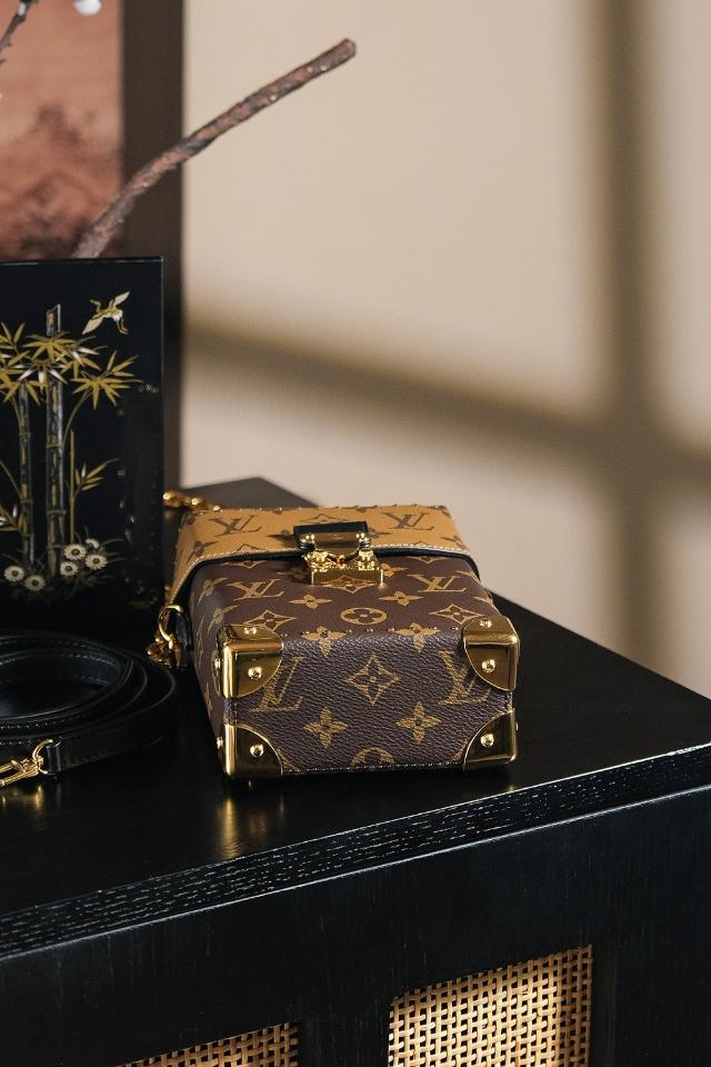 Louis Vuitton M82465
Túi Dạng Hộp Camera Box 𝟏𝟐.𝟓*𝟏𝟕.𝟔*𝟔𝐜𝐦-duoc-ban-tai-Hvip Bags and Accessories
