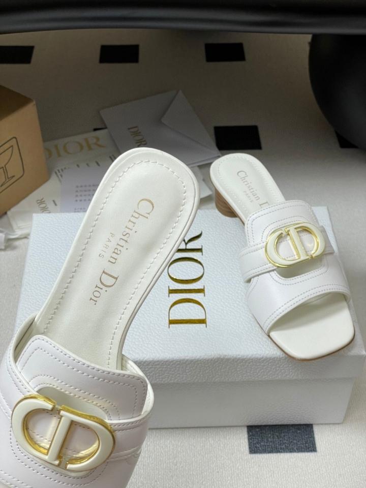 Dior 30 Montaigne Heeled Slide
White Calfskin
KCO374CFY 40mm (2)-duoc-ban-tai-Hvip Shoes and Clothes
