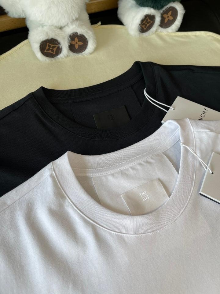Givenchy
Reverse T-Shirt cotton white BM71533Y6B100-duoc-ban-tai-Hvip Shoes and Clothes