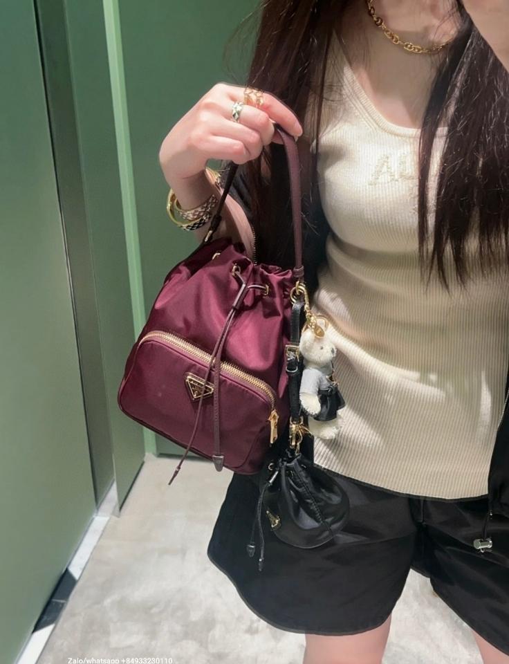 Prada Duet Re-Nylon bucket bag 1BH038 burgundy 18x23×12cm-duoc-ban-tai-Hvip Bags and Accessories