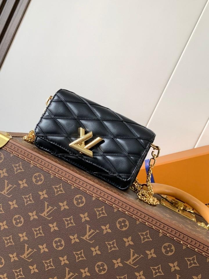 Louis Vuitton M13139
Túi Wallet On Chain GO-14 20.0 x 12.0 x 5.0cm (1)-duoc-ban-tai-Hvip Bags and Accessories