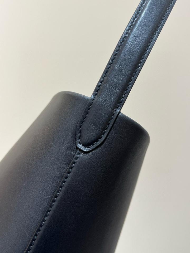 THE ROW Medium N/S Park smooth calfskin leather tote bag black 30X28X15.5cm -duoc-ban-tai-Hvip Bags and Accessories