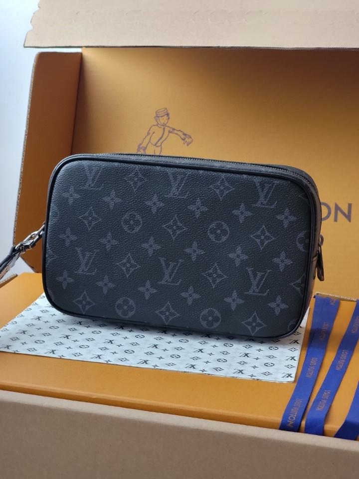 Louis Vuitton N47626
Pochette Kasai grey-duoc-ban-tai-Hvip Bags and Accessories