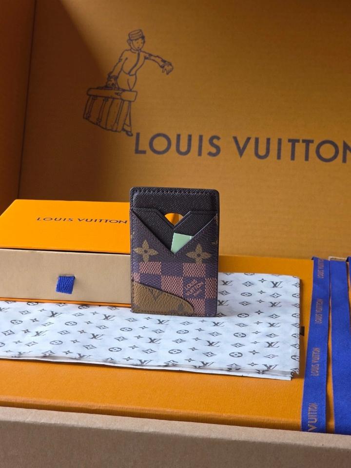 Louis Vuitton M26016
Porte-Cartes Magnet-duoc-ban-tai-Hvip Bags and Accessories