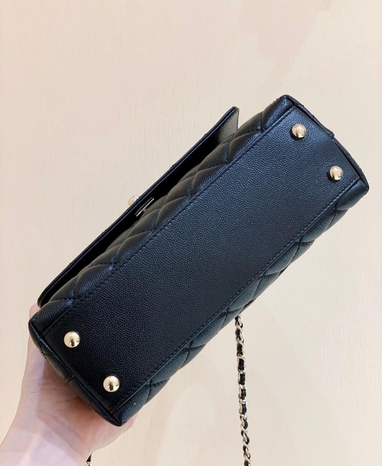 Chanel 22A small coco handle bag Grained calfskin ,Shiny gold tone metal ,black, burgundy handle AS92990 23cm-duoc-ban-tai-Hvip Bags and Accessories
