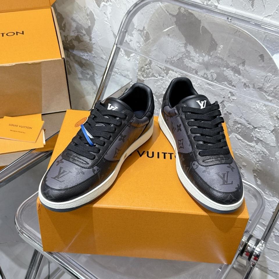Louis Vuitton 1A8EB7
Rivoli Sneaker (N1) -duoc-ban-tai-Hvip Shoes and Clothes