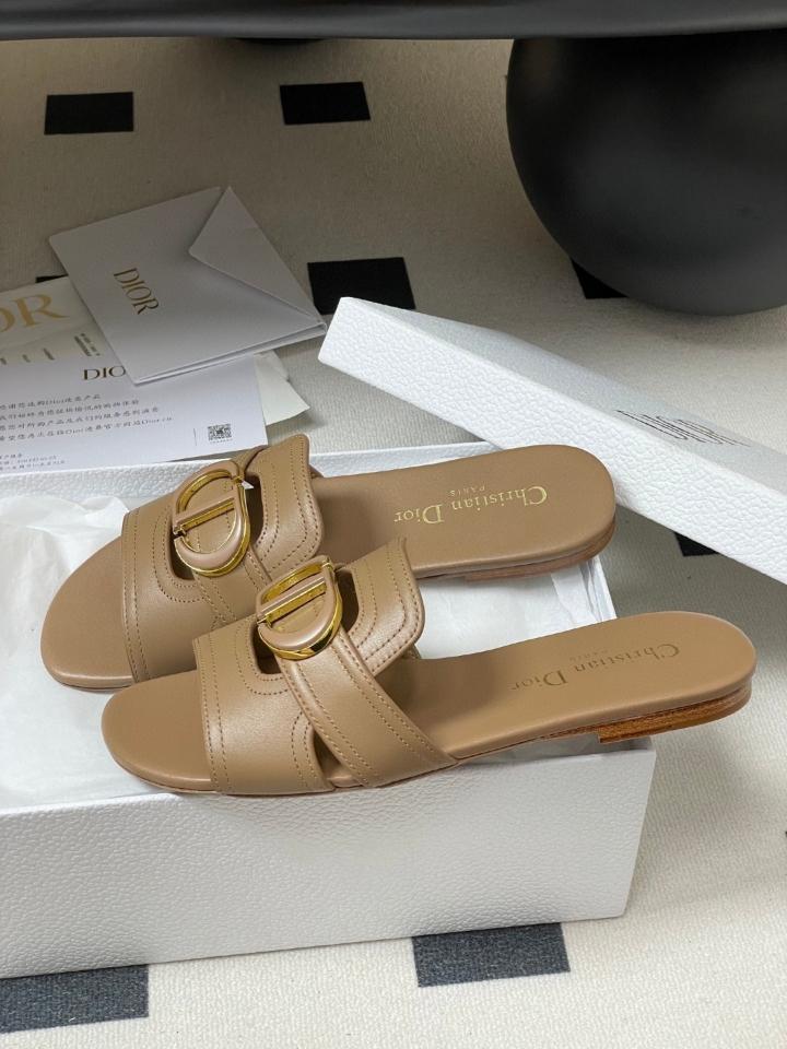 Dior 30 Montaigne Slide
Nude Calfskin
KCQ266VEA_S11U (2)-duoc-ban-tai-Hvip Shoes and Clothes