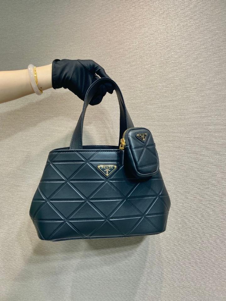 Prada Small Quilted Leather Tote Bag Black 1BG548 26x17x13.5cm-duoc-ban-tai-Hvip Bags and Accessories
