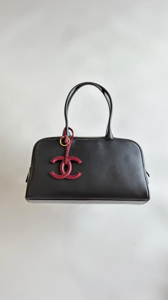 Chanel Large Bowling Bag
 
Calfskin & Gold-Tone Metal 
Black AS6211
19 x 35.5 x 12.5cm-duoc-ban-tai-Hvip Bags and Accessories