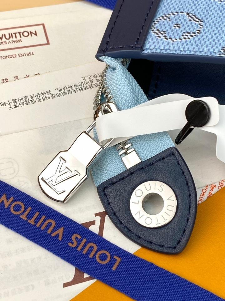 Louis Vuitton M61692
Pochette Voyage MM blue sky 27.0 x 21.0 x 3.0 cm (1)-duoc-ban-tai-Hvip Bags and Accessories