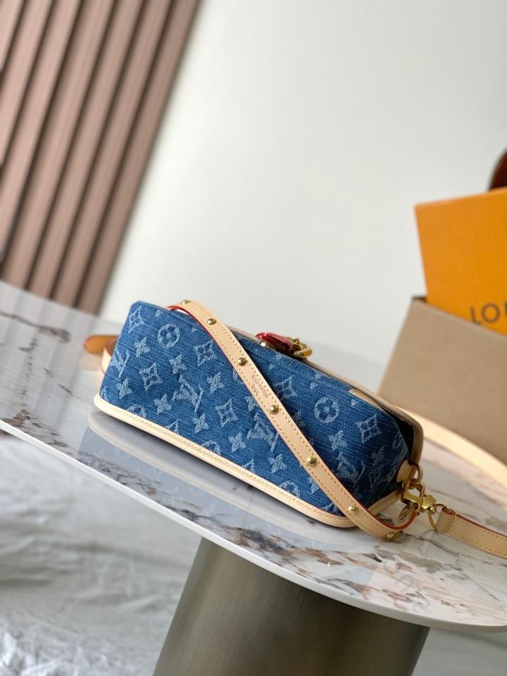 Louis Vuitton M13070
Túi Diane15*9*24CM (L1)-duoc-ban-tai-Hvip Bags and Accessories