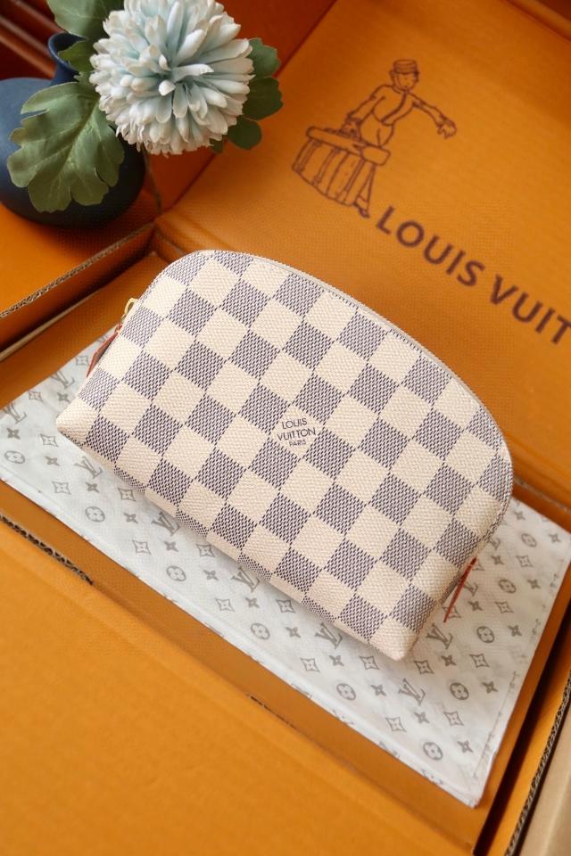 Louis Vuitton N60024
Cosmetic PM Pouch-duoc-ban-tai-Hvip Bags and Accessories