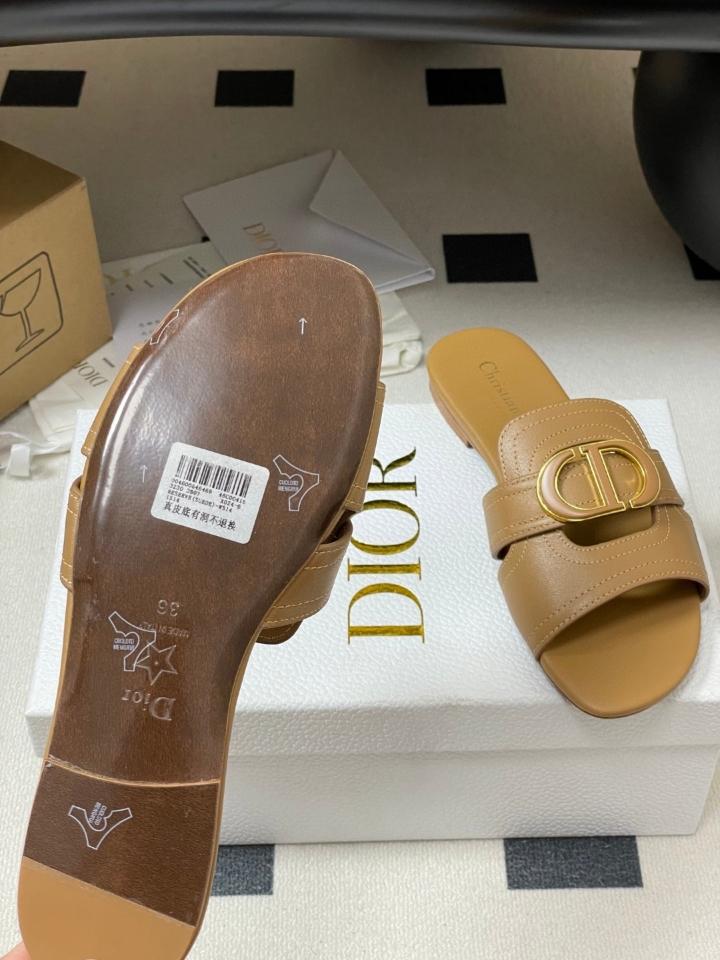 Dior 30 Montaigne Slide
Beige Calfskin
 KCQ266VEA (2) -duoc-ban-tai-Hvip Shoes and Clothes