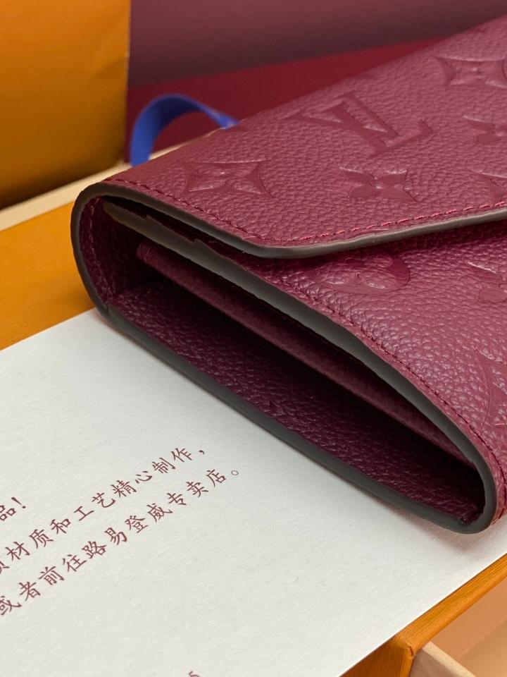 Louis Vuitton M82257
Sarah Wallet Burgundy -duoc-ban-tai-Hvip Bags and Accessories